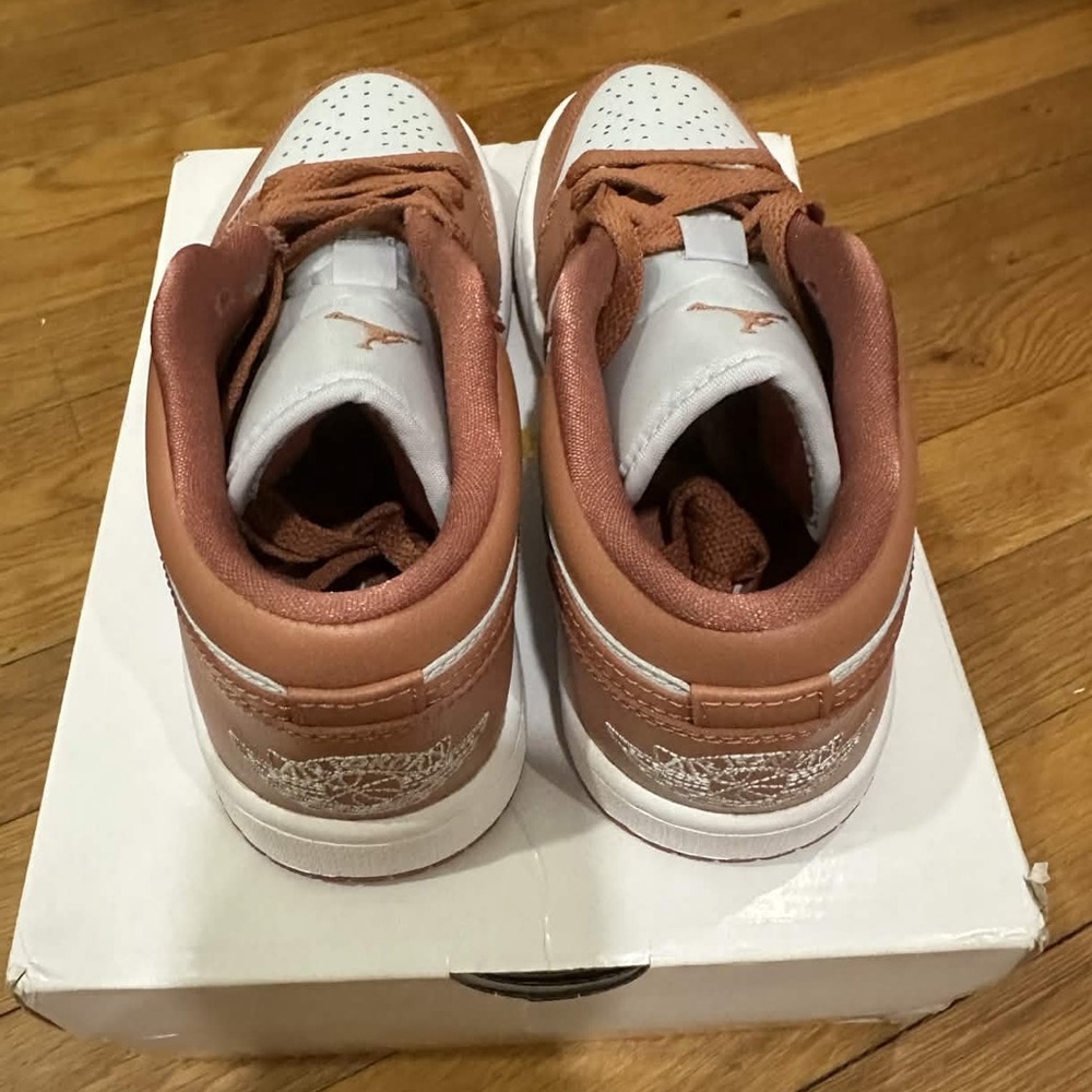 *New* Jordan 1 Low Women Orange White *DC0774-080) Size 5.5W - Picture 3 of 11